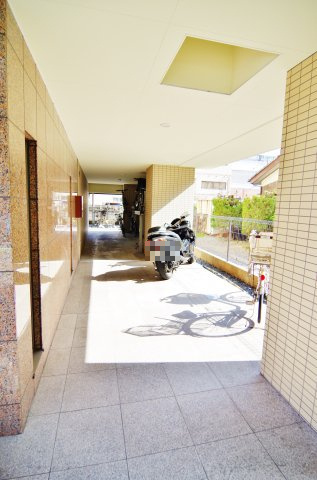 アンセラジオ新越谷の駐車場