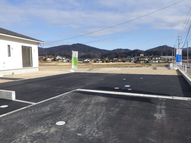 山県郡北広島町今田の新築一戸建の駐車場