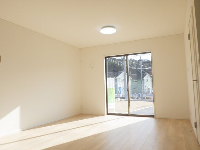 山県郡北広島町今田の新築一戸建の居間・リビング