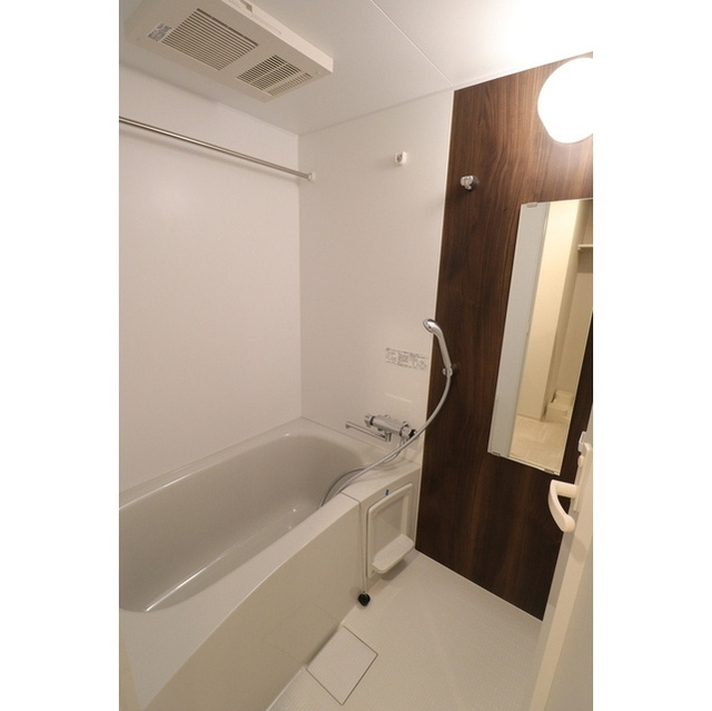 コンフォリア・リヴ北久宝寺Qの浴室