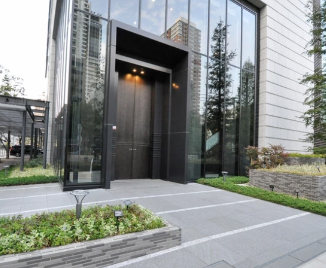 大阪ひびきの街ザ・サンクタスタワーのエントランス