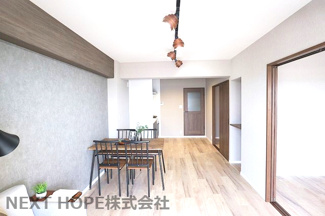 【居間・リビング】 | 立花グリーンハイツ1号棟 | 設置されている家具・小物・照明はディスプレイです。