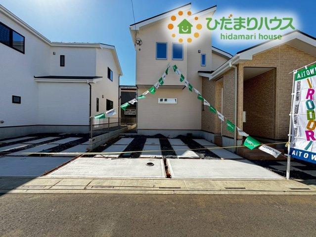 深谷市上野台　新築一戸建て　いろどりタウン　16の駐車場|急な来客時にも安心な、並列駐車2台まで可能です！			
