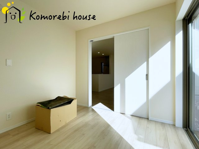 さいたま市北区吉野町二丁目191番14　新築一戸建て　ハートフルタウン　Aの洋室|朝日がやさしく差し込み、読書も在宅ワークも心地よくこなせる明るい洋室。生活リズムに寄り添い、使い方に合わせて表情を変えてくれる一部屋です。