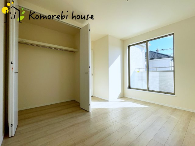 さいたま市北区吉野町二丁目191番14　新築一戸建て　ハートフルタウン　Aの子供部屋|自然光が心地よく入る子ども部屋は、学習・遊び・睡眠をしっかり支える快適環境。シンプル設計でレイアウトも変えやすく、成長に合わせて長く使える利便性の高い一室です。