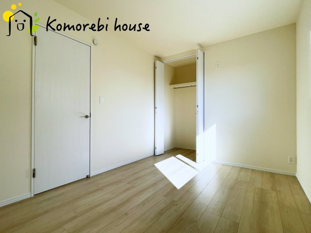 さいたま市北区吉野町二丁目191番14　新築一戸建て　ハートフルタウン　Aの収納|ハンガーラック付き収納なら、コートやシャツもシワなく掛けられて毎日の身支度がスムーズ。見せたくないものは隠しつつ、使いやすさと整理整頓の両方を叶えます。