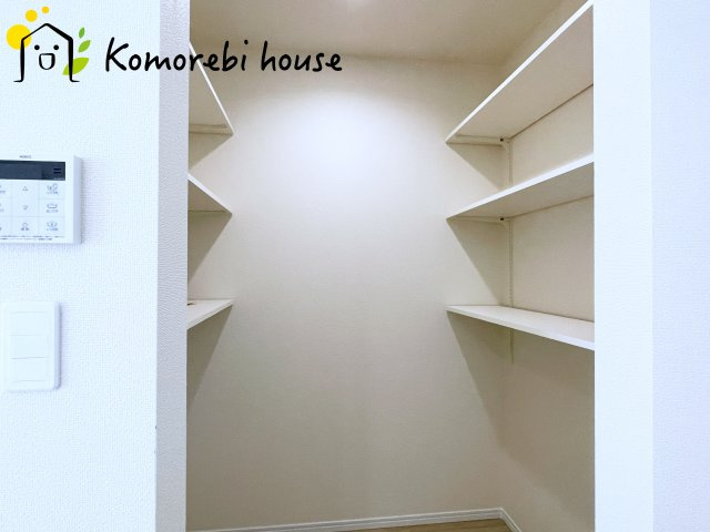 さいたま市北区吉野町二丁目191番14　新築一戸建て　ハートフルタウン　Aの収納|パントリーや収納付きで、キッチン周りがいつもスッキリ。家事の効率もアップする便利な空間です。