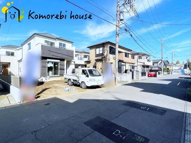 さいたま市北区吉野町二丁目191番14　新築一戸建て　ハートフルタウン　Aの前面道路含む現地写真|前面道路は幅員ゆったりで車の出し入れもスムーズ。静かな住宅街に建つ新築戸建てです。