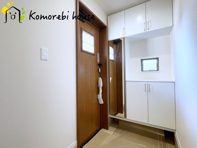 さいたま市北区吉野町二丁目191番14　新築一戸建て　ハートフルタウン　Aの玄関|明るく使いやすい玄関で、家族の生活をスムーズに。収納や導線も配慮された万能空間です。