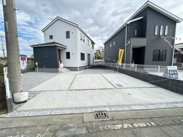 新築　高崎市寺尾町第5　Livele Garden.S　1号棟の駐車場|現地写真　駐車スペースは2台分可能です！
