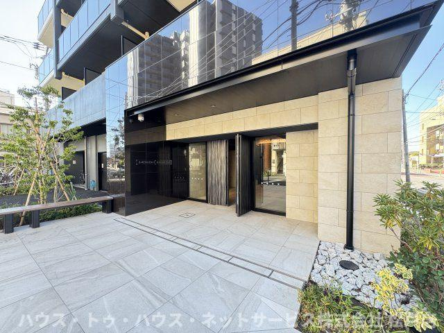 S-RESIDENCE松戸Iriseのエントランス