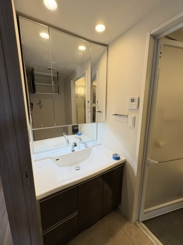 プレサンスロジェ明石本町の独立洗面台