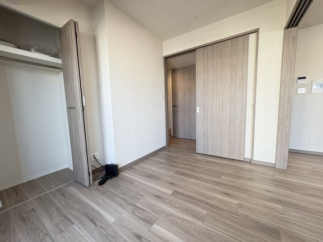 プレサンスロジェ明石本町の洋室