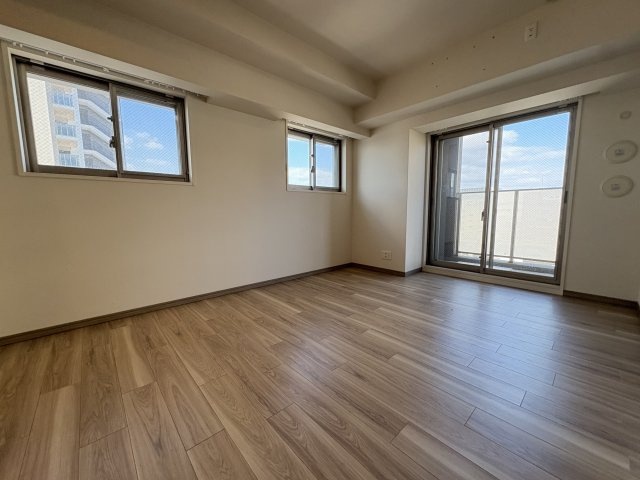 プレサンスロジェ明石本町の洋室