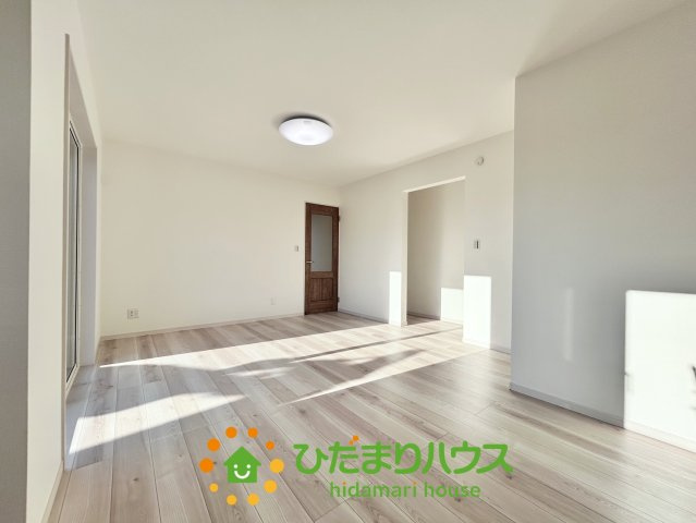 ワイウッドコート加須市南篠崎第３期　新築一戸建て　02の居間・リビング