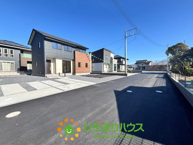 ワイウッドコート加須市南篠崎第３期　新築一戸建て　02の前面道路含む現地写真