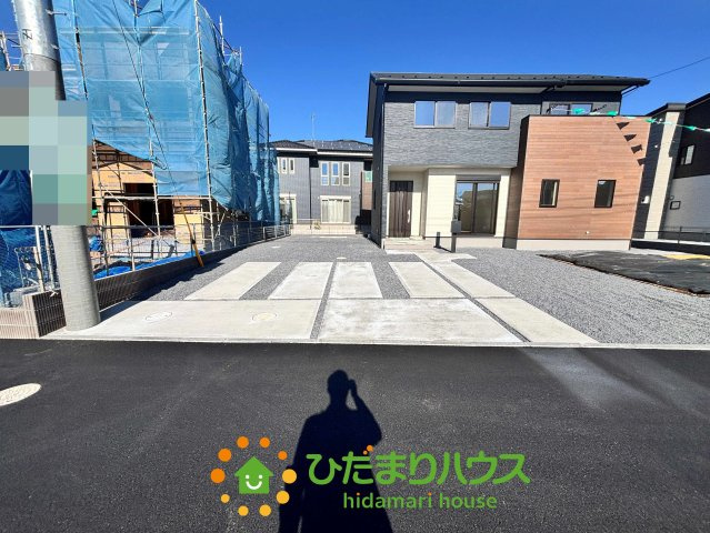 ワイウッドコート加須市南篠崎第３期　新築一戸建て　02の駐車場