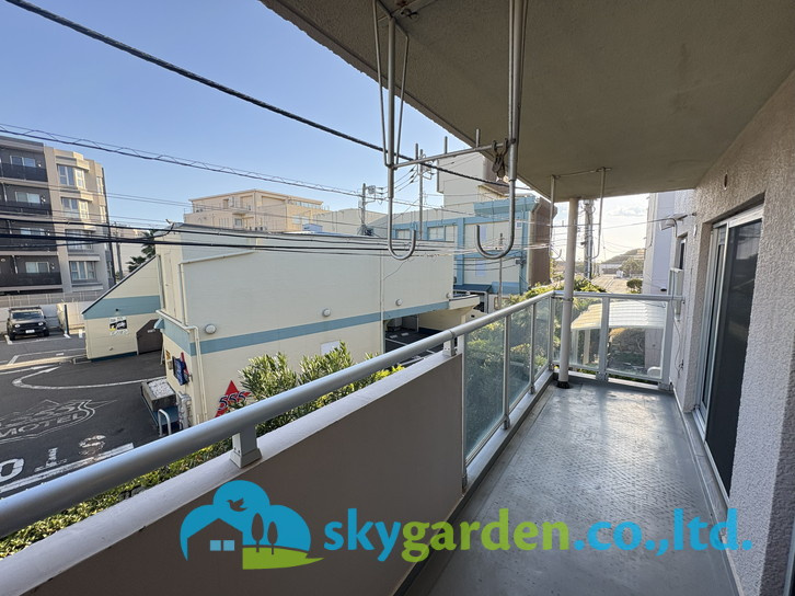 コーポ鵠沼Ｂ棟のバルコニー|暖かな日差しのふりそそぐバルコニー