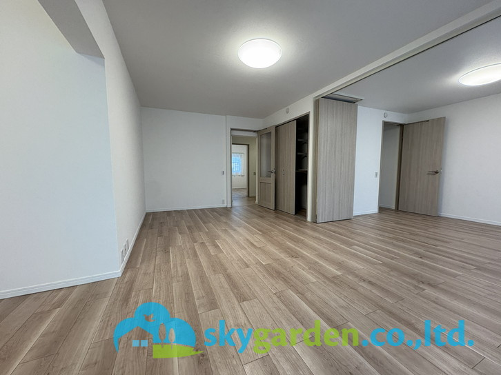 コーポ鵠沼Ｂ棟の居間・リビング|ゆったりとした居間です