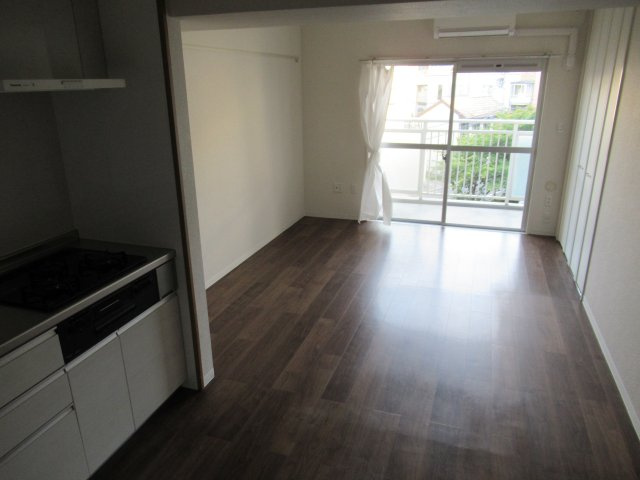 フレール浜山２ＬＤＫの居間・リビング|こちらの居間で趣味の時間をお楽しみください