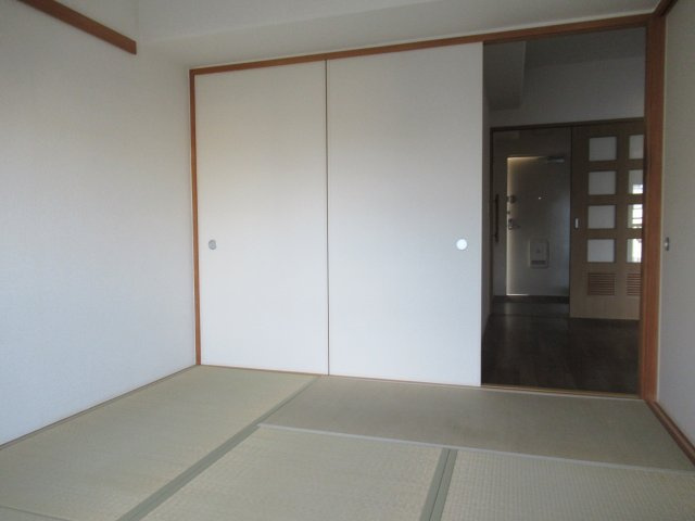 フレール浜山２ＬＤＫの和室|柔らかい畳が心地よい和室