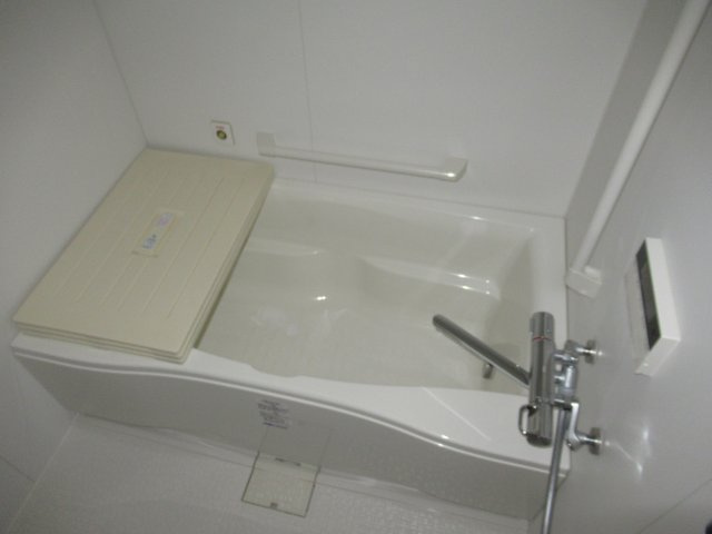 フレール浜山２ＬＤＫの浴室|きれいなお風呂です