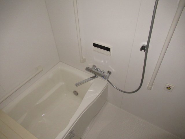 フレール浜山２ＬＤＫの浴室|ゆったり過ごせるお風呂です