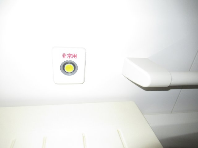 フレール浜山２ＬＤＫの浴室|手すりと非常用ボタンがあります