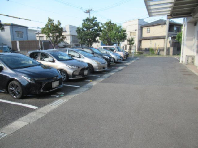 フレール浜山２ＬＤＫの駐車場|駐車スペースもあります