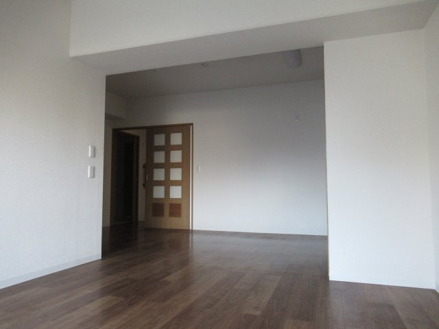 フレール浜山２ＬＤＫの居間・リビング|ゆったり過ごせるリビングです