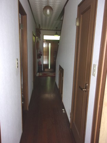 東垂水町字高丸中古戸建の玄関|ゆったりとした玄関です