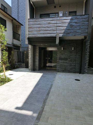 Ａｕｇｕｓｔａ　Ｒｅｓｉｄｅｎｃｅ　新小岩の玄関