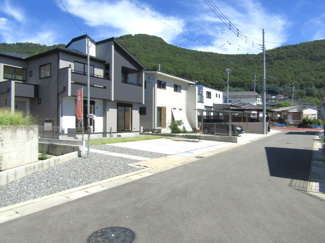 【前面道路含む現地写真】 | 前面道路含む現地写真です
