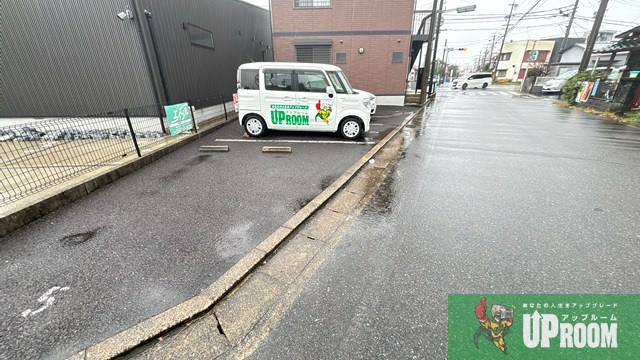 ドエル尾崎の駐車場