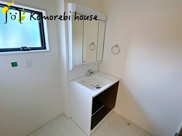 鴻巣市袋　第2　新築一戸建て　リーブルガーデン　01の独立洗面台|独立洗面台、小物を置くことができて便利です