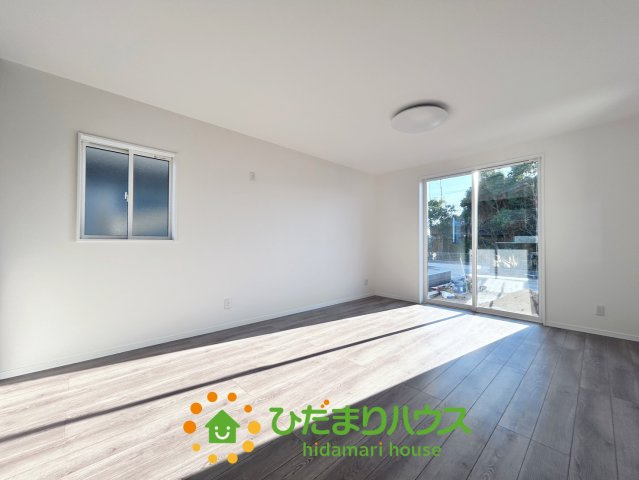 ワイウッドコート加須市南篠崎第３期　新築一戸建て　03の居間・リビング