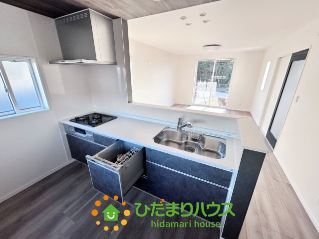 ワイウッドコート加須市南篠崎第３期　新築一戸建て　03のキッチン