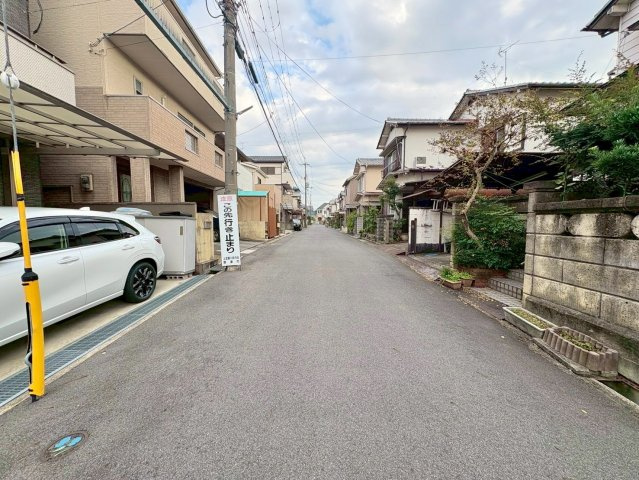 草津市上笠2丁目　建築条件無し売土地の前面道路含む現地写真
