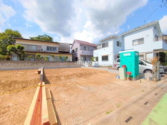 富士見市水谷東１丁目の新築一戸建の前面道路含む現地写真