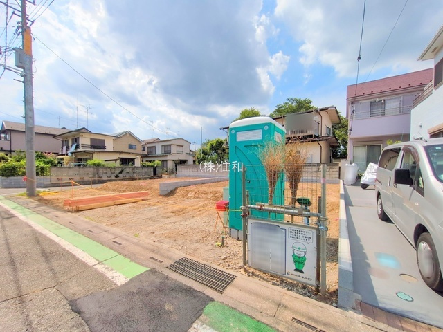 富士見市水谷東１丁目の新築一戸建の前面道路含む現地写真