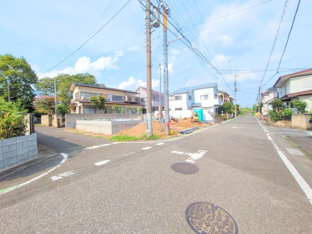 富士見市水谷東１丁目の新築一戸建の前面道路含む現地写真