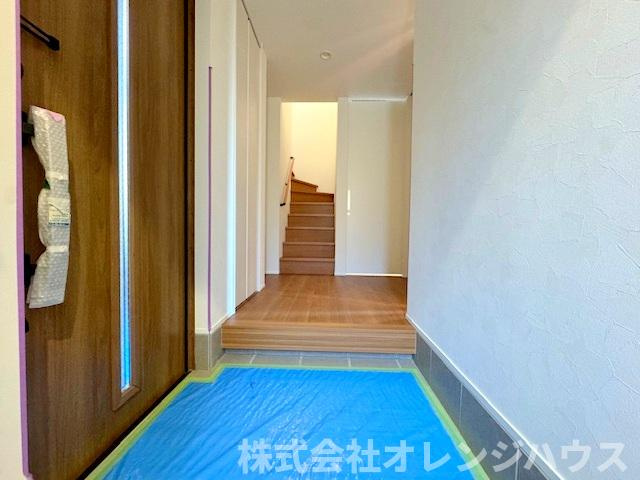 【玄関】 | 座間市南栗原6丁目　新築分譲住宅　全1棟 | 広々開放的な玄関　写真撮影【2026.1】