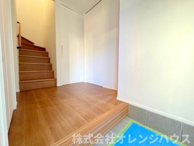 【玄関】 | 座間市南栗原6丁目　新築分譲住宅　全1棟 | 広々開放的な玄関　写真撮影【2026.1】