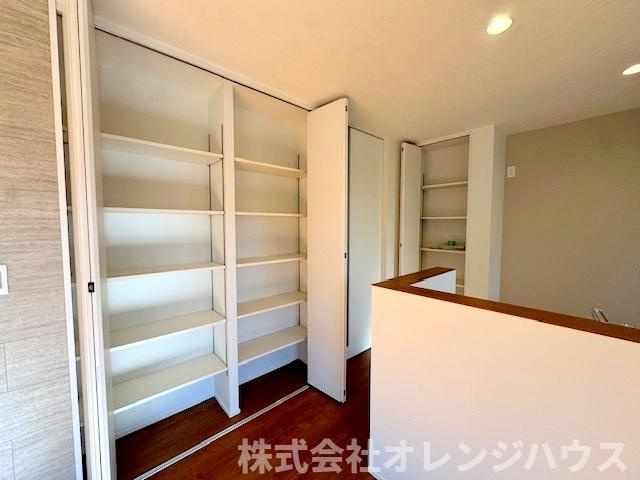 【玄関】 | 座間市南栗原6丁目　新築分譲住宅　全1棟 | カースパースは2台駐車可能です