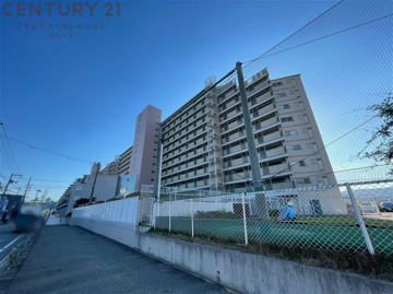 ペット飼育可マンションです。バス停まで徒歩4分と近く、バス移動が大変便利です。