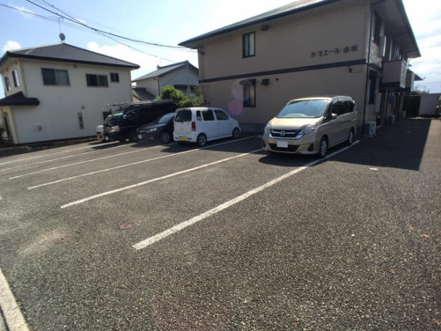 ルミエール赤坂の駐車場