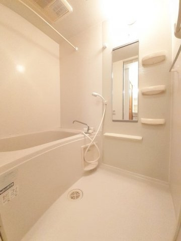 ティーズ・ウィンヒルⅣの浴室