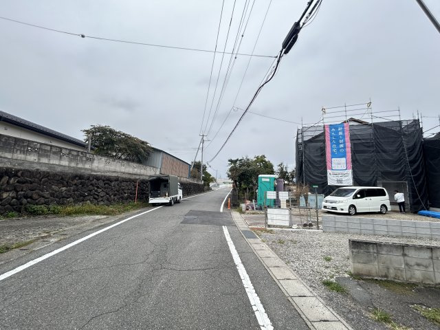 新築　高崎市下里見町第1　クレイドルガーデン　2号棟の前面道路含む現地写真|現地写真　南側接道幅員約6.3ｍ　