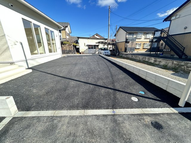 新築　高崎市下里見町第1　クレイドルガーデン　2号棟の駐車場|現地写真　駐車スペースは並列2台分可能です！
