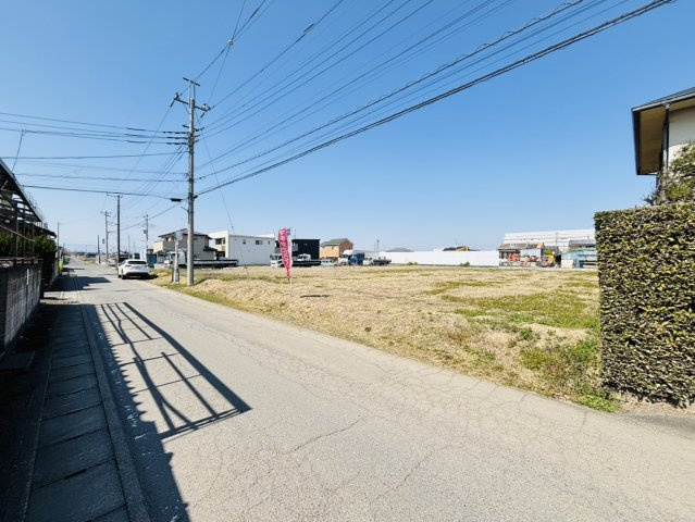 敷地面積118坪　売地　川越市石原町2丁目の前面道路含む現地写真|南側公道約５ｍ、３．５ｍ接道　現地（2026年3月）撮影